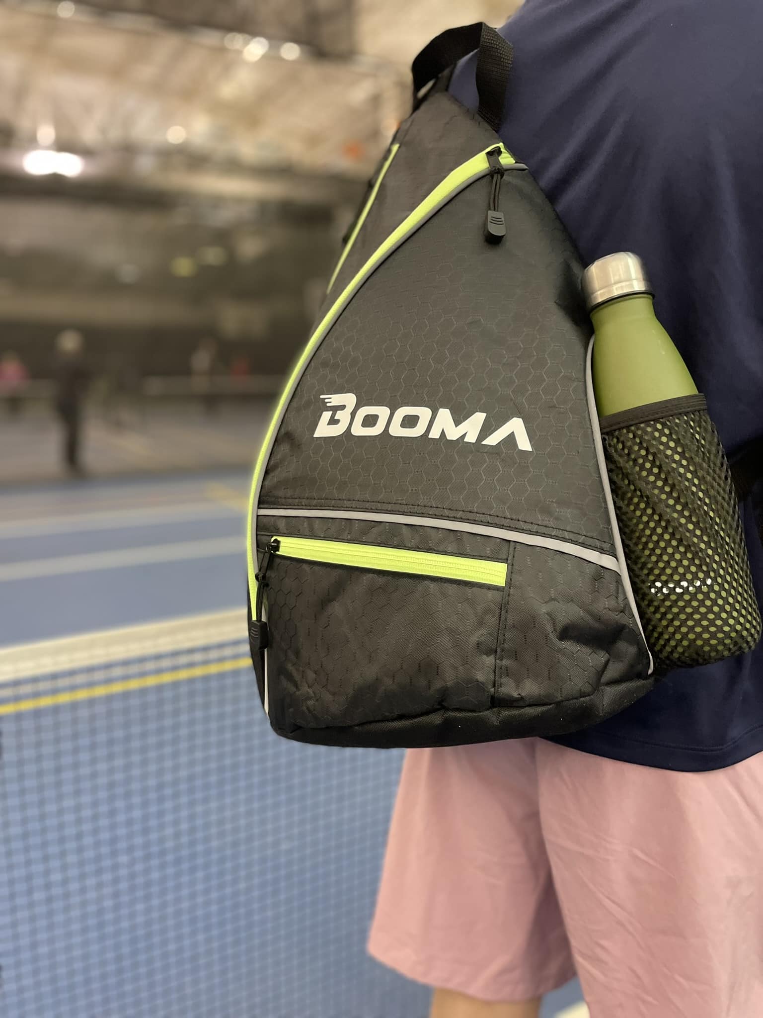 Image d'un sac en bandouillère BOOMA pour le pickleball.