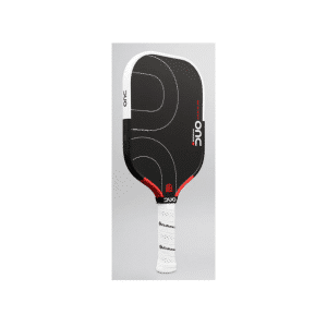 Image de la raquette de pickleball Enhance DUO Allongée offrant puissance et contrôle grâce à sa forme allongée et sa conception optimisée pour un jeu offensif et précis.